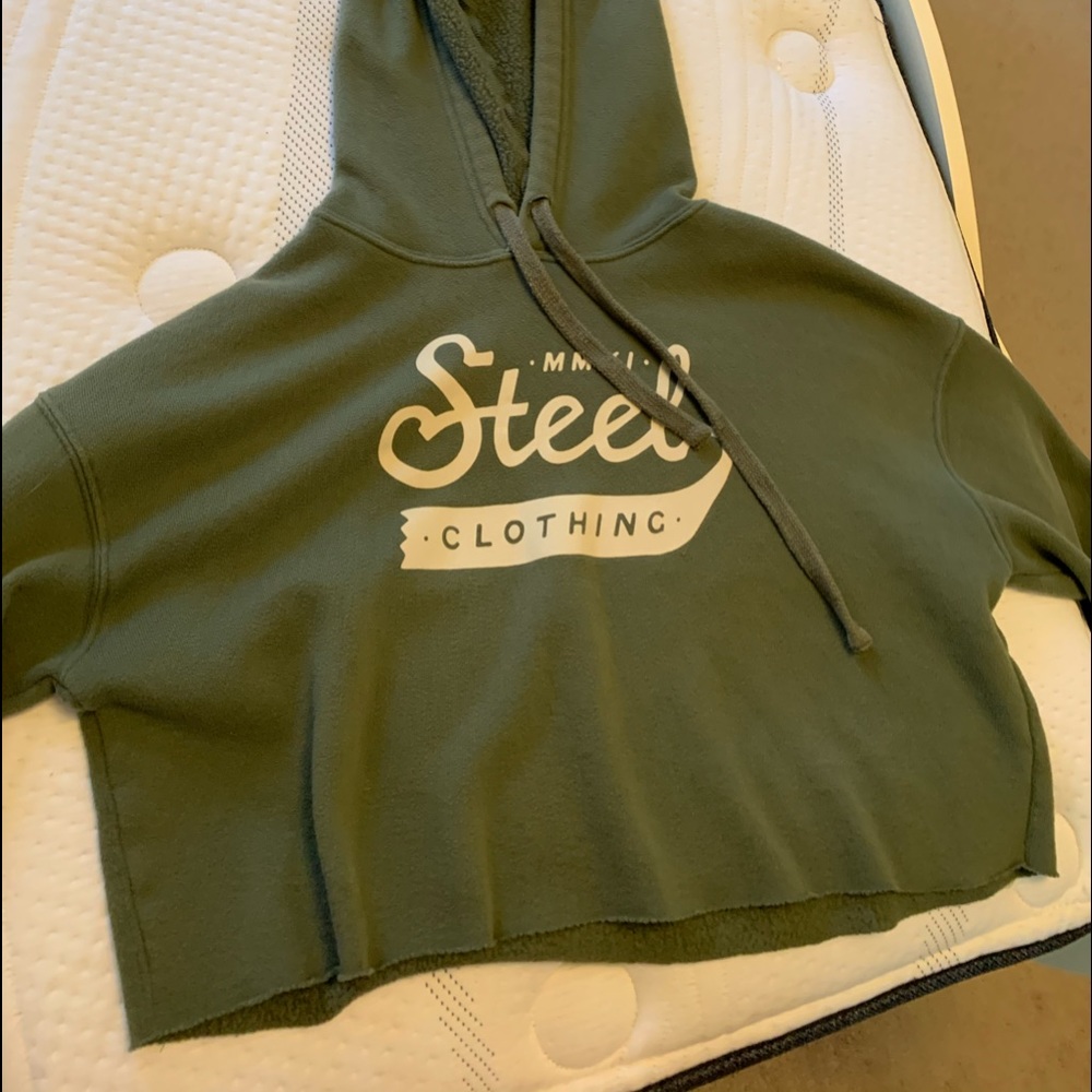 Steel cropped camo green hoodie